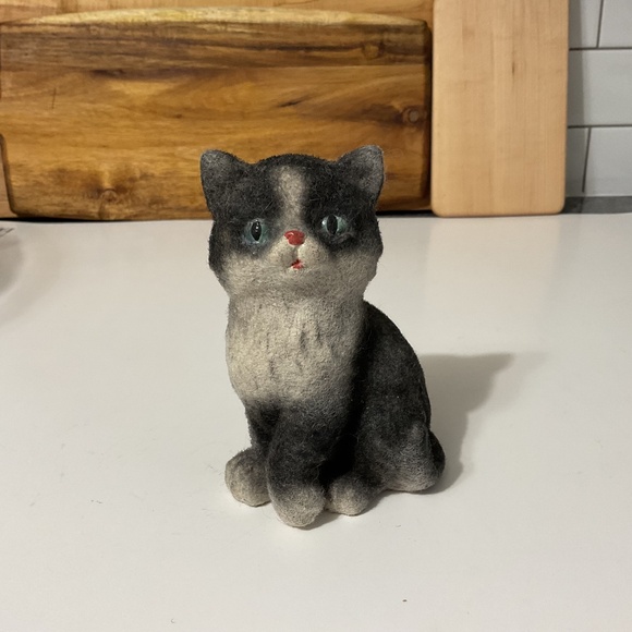 VTG Fuzzy Flocked Black Greying White Cat Figurine - Picture 2 of 6